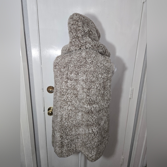 Altar'd State Hooded Vest Sz S Soft Faux Fur Fleece Open Front Brown Small - Picture 8 of 8